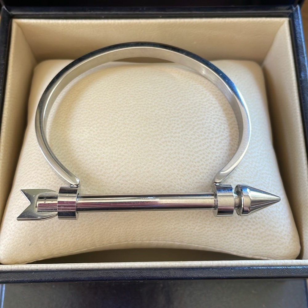 New Arrow Stainless Steal Screw in Bracelet - Picture 2 of 6